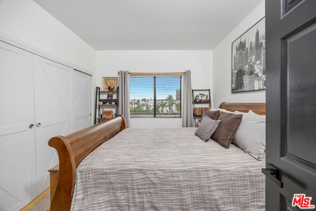 Image 15 of property listing at 11982 Kiowa Avenue 307, Los Angeles, CA 90049