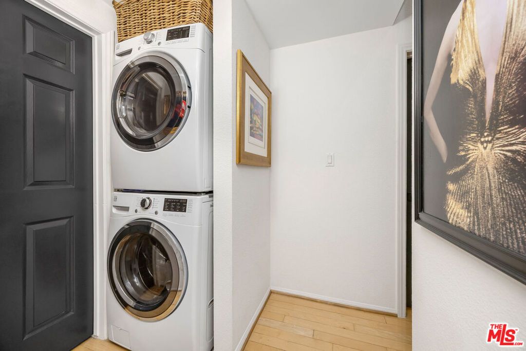 Image 18 of property listing at 11982 Kiowa Avenue 307, Los Angeles, CA 90049