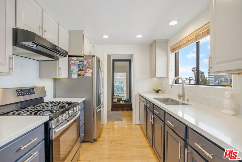 Image 3 of property listing at 11982 Kiowa Avenue 307, Los Angeles, CA 90049
