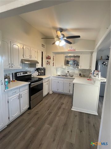 611 Sarah Street, Edna, TX 77957