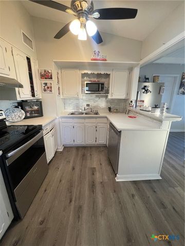 611 Sarah Street, Edna, TX 77957