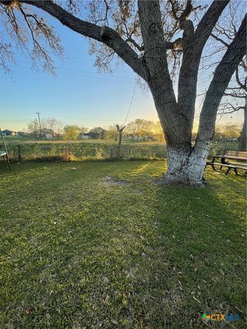 611 Sarah Street, Edna, TX 77957