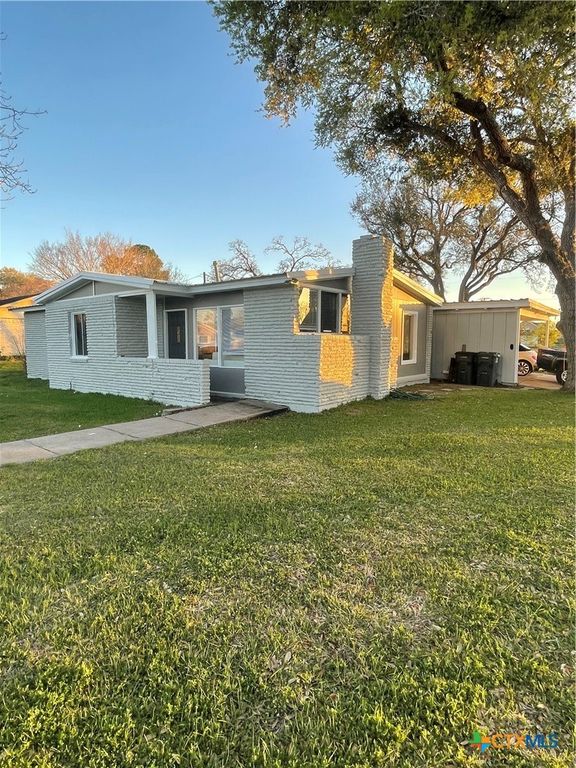 611 Sarah Street, Edna, TX 77957