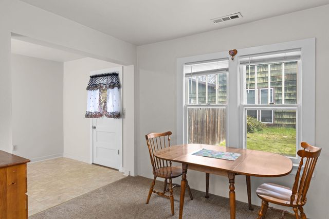 2165 Crestbrook Road, Medford, OR 97504