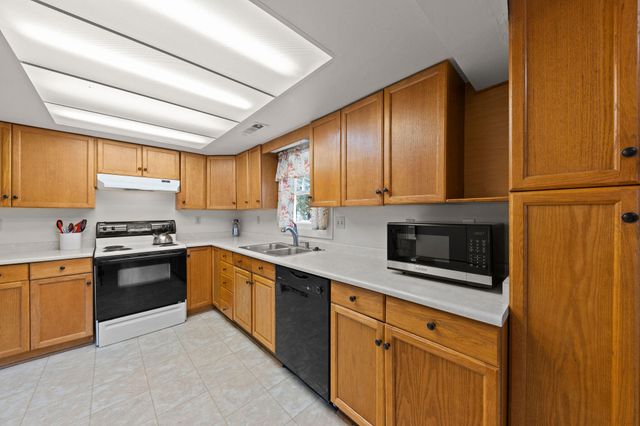 2165 Crestbrook Road, Medford, OR 97504