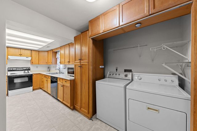 2165 Crestbrook Road, Medford, OR 97504