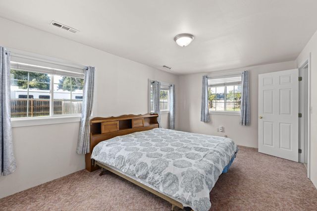 2165 Crestbrook Road, Medford, OR 97504