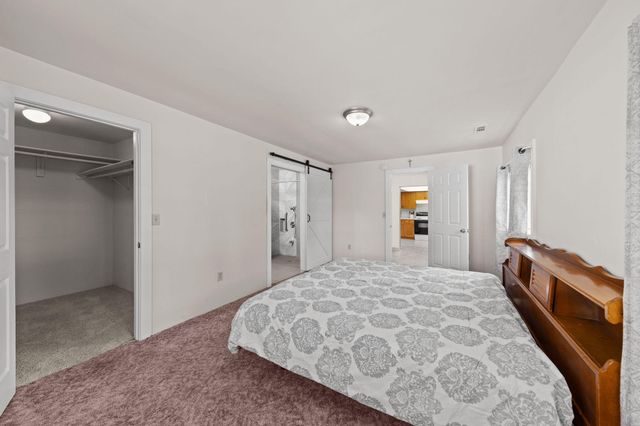 2165 Crestbrook Road, Medford, OR 97504