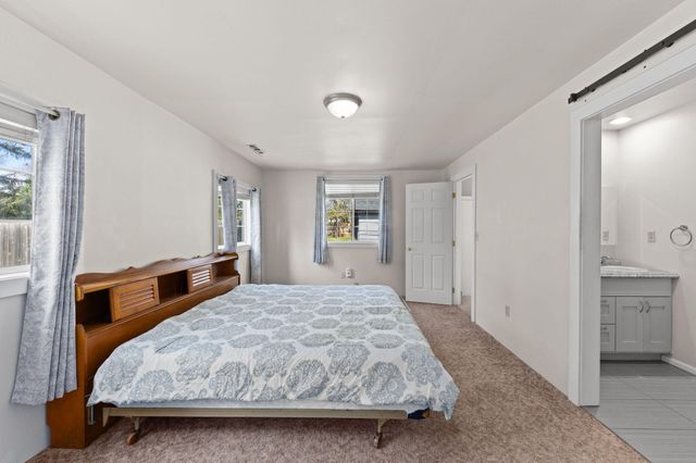 2165 Crestbrook Road, Medford, OR 97504