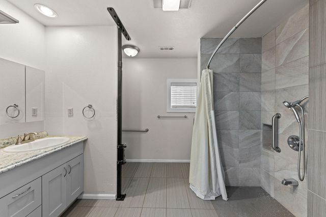 2165 Crestbrook Road, Medford, OR 97504