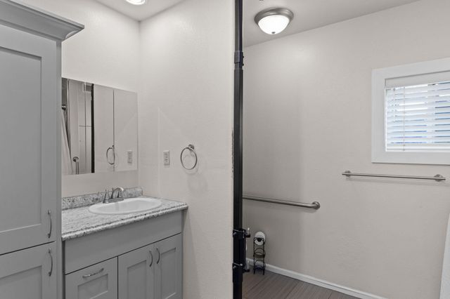 2165 Crestbrook Road, Medford, OR 97504