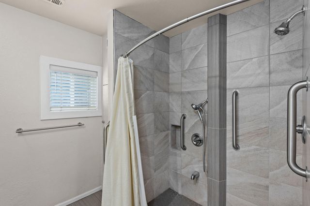 2165 Crestbrook Road, Medford, OR 97504