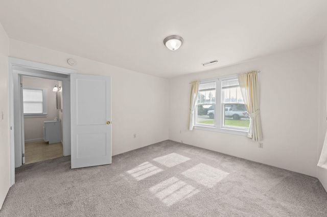 2165 Crestbrook Road, Medford, OR 97504