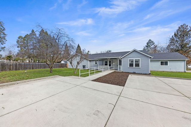 2165 Crestbrook Road, Medford, OR 97504