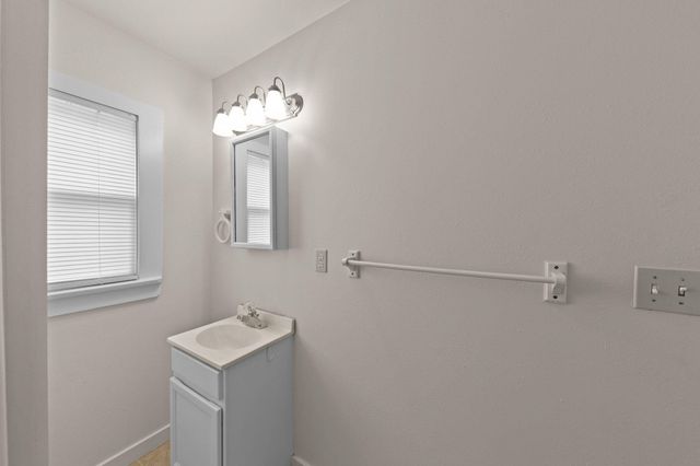 2165 Crestbrook Road, Medford, OR 97504