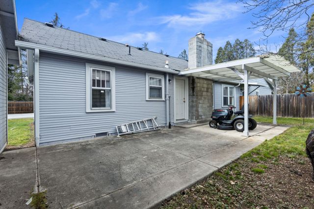 2165 Crestbrook Road, Medford, OR 97504