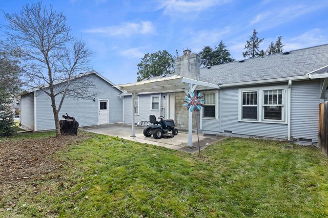 2165 Crestbrook Road, Medford, OR 97504