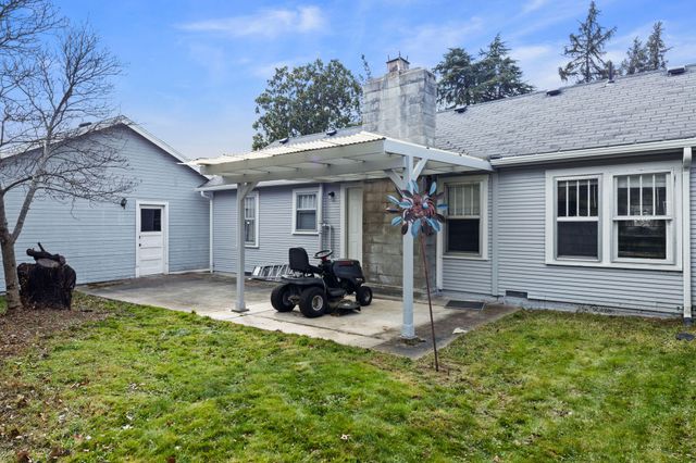 2165 Crestbrook Road, Medford, OR 97504