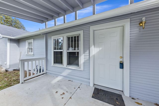 2165 Crestbrook Road, Medford, OR 97504