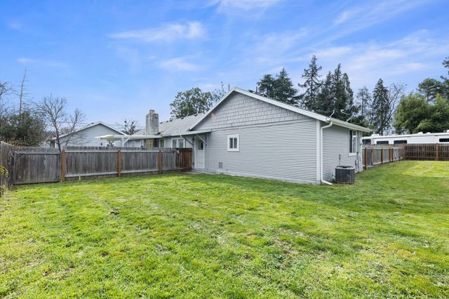 2165 Crestbrook Road, Medford, OR 97504