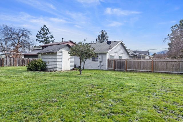 2165 Crestbrook Road, Medford, OR 97504