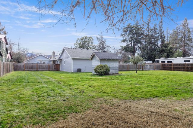 2165 Crestbrook Road, Medford, OR 97504