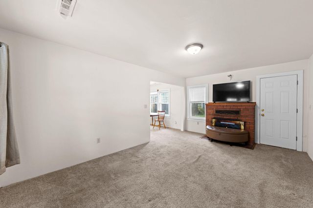 2165 Crestbrook Road, Medford, OR 97504