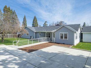 2165 Crestbrook Road, Medford, OR 97504