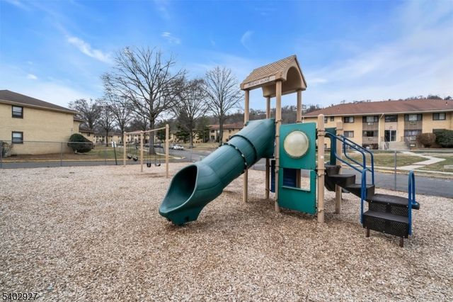 401 US Highway22 D, North Plainfield Boro, NJ 07060