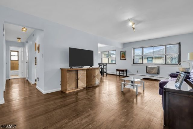 401 US Highway22 D, North Plainfield Boro, NJ 07060