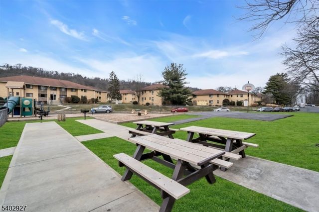 401 US Highway22 D, North Plainfield Boro, NJ 07060