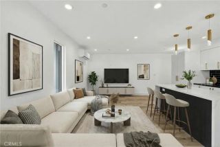 7332 Owensmouth Avenue, Canoga Park, CA 91303