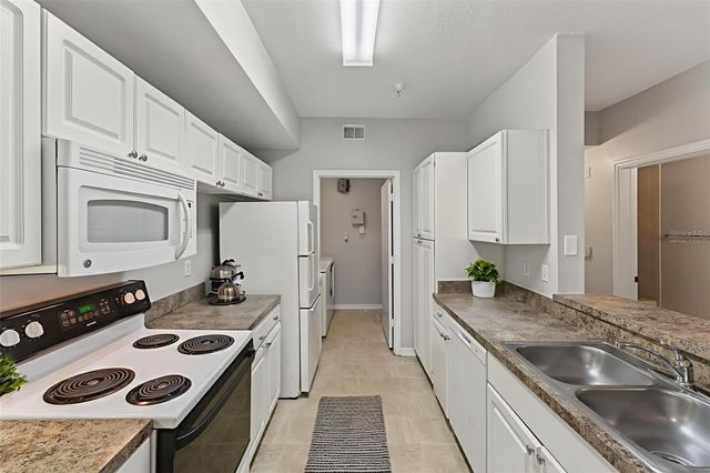 5572 METROWEST BOULEVARD 304, Orlando, FL 32811