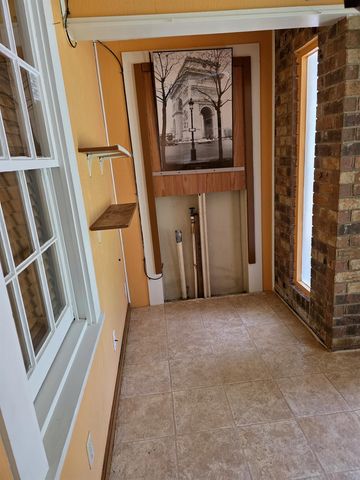 200 Rogers, Henderson, TX 75654