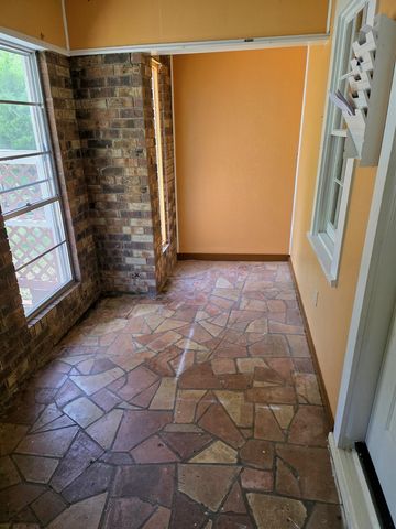 200 Rogers, Henderson, TX 75654