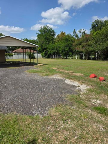 200 Rogers, Henderson, TX 75654