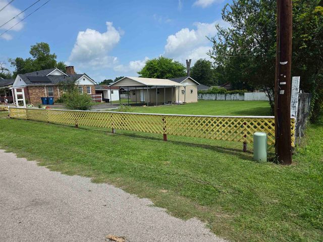 200 Rogers, Henderson, TX 75654