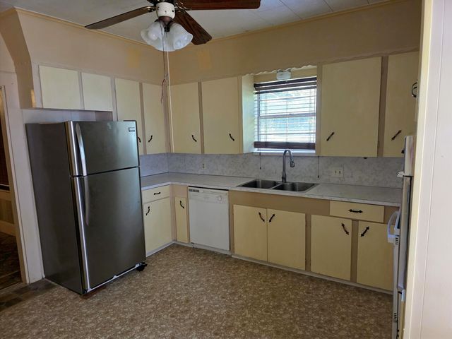 200 Rogers, Henderson, TX 75654