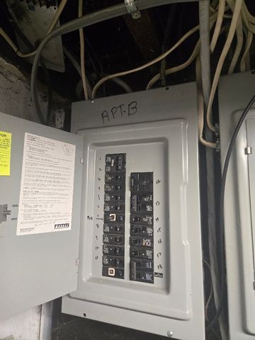 605 Spruce Ave, Sharon, PA 16146