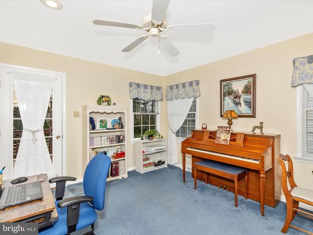 13315 APPLE HILL DR, Hagerstown, MD 21742