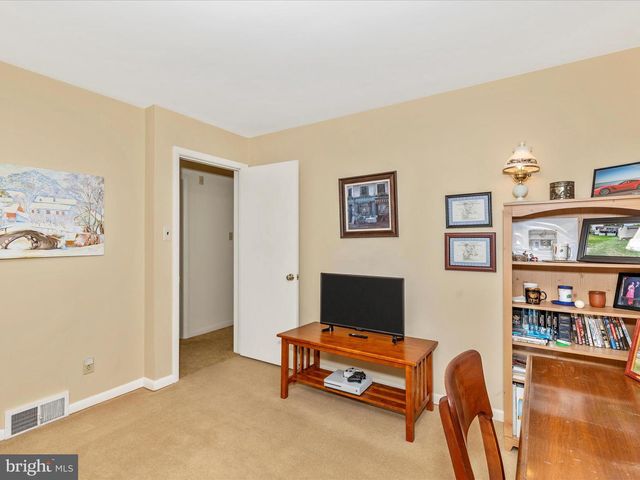 13315 APPLE HILL DR, Hagerstown, MD 21742