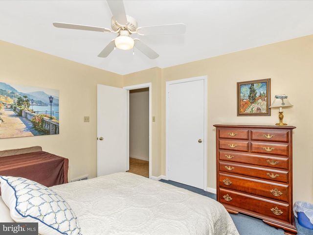 13315 APPLE HILL DR, Hagerstown, MD 21742