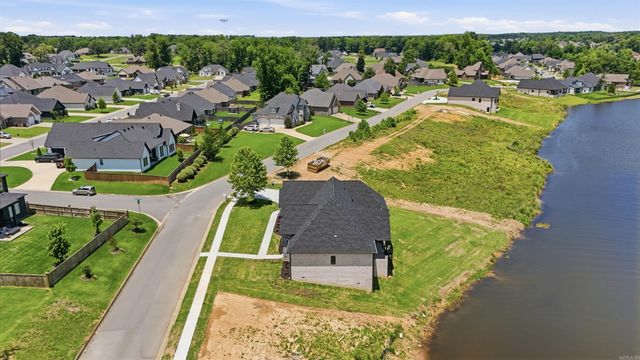 7612 S Shoreline Blvd, Benton, AR 72019