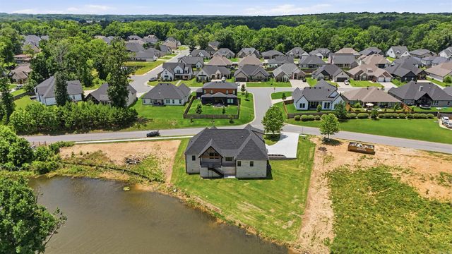 7612 S Shoreline Blvd, Benton, AR 72019