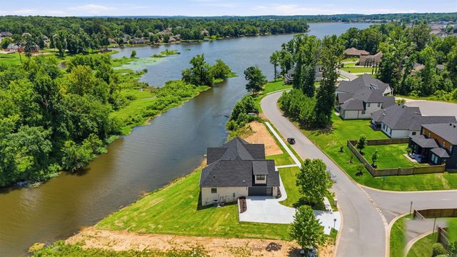 7612 S Shoreline Blvd, Benton, AR 72019