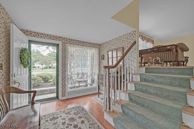 8 Manor Rd, Livingston Twp., NJ 07039