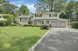8 Manor Rd, Livingston Twp., NJ 07039
