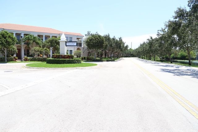 806 NW 82ND Place, Boca Raton, FL 33487