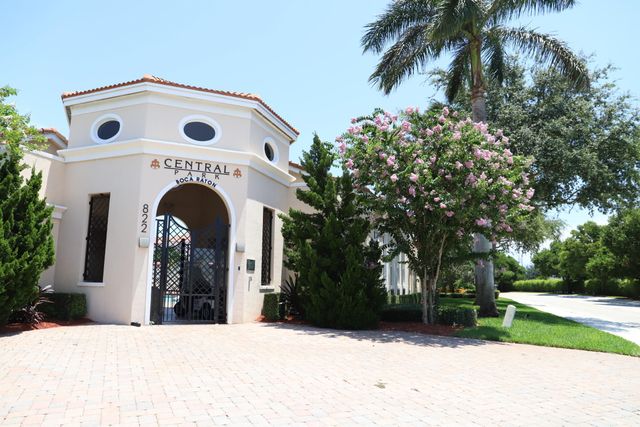 806 NW 82ND Place, Boca Raton, FL 33487