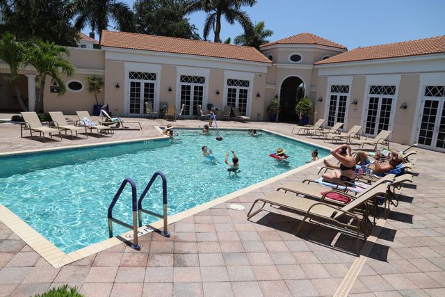 806 NW 82ND Place, Boca Raton, FL 33487